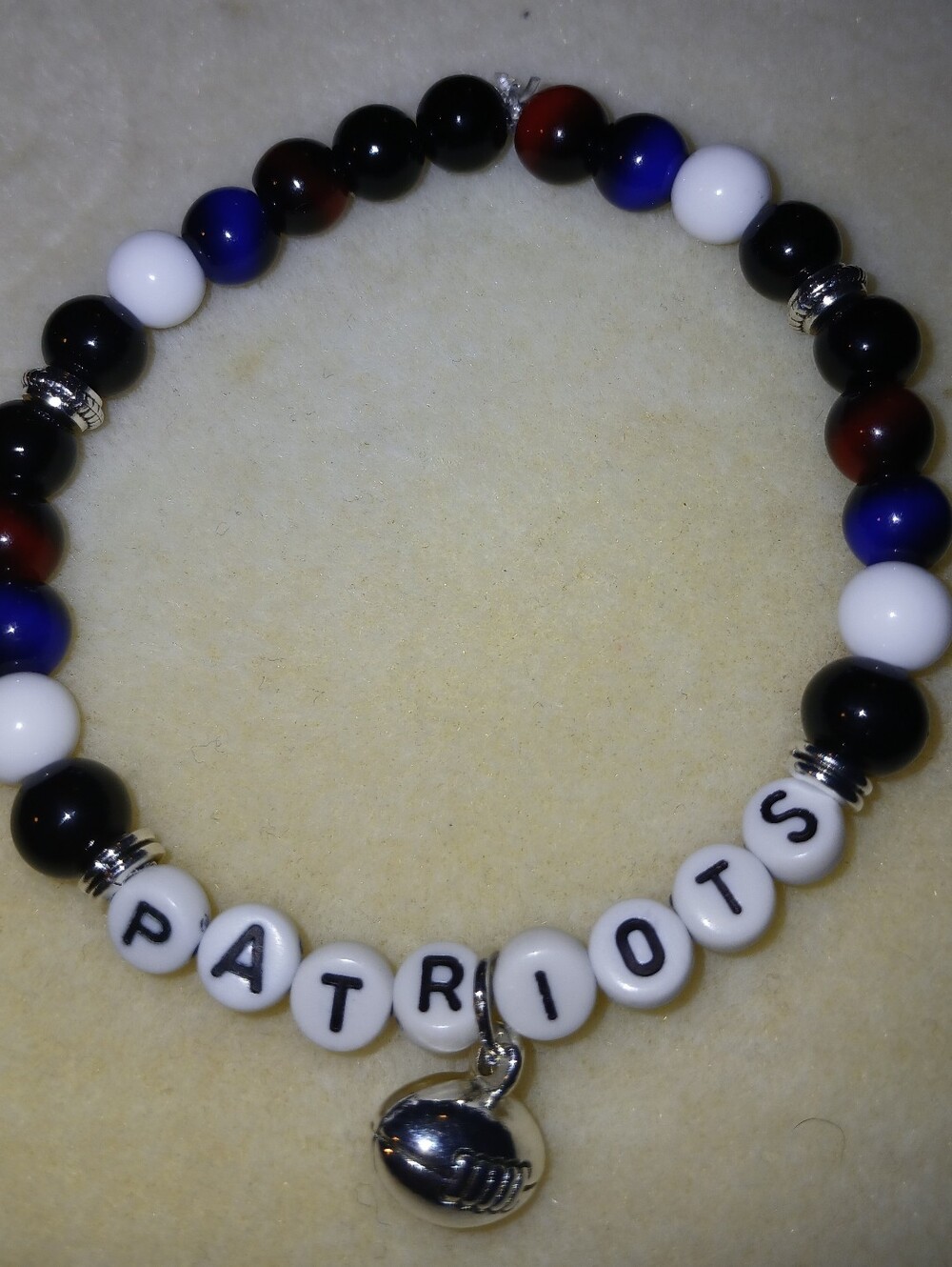 NWT Unisex Patriots Beaded Charm Bracelet - Black, White, Blue, Red.